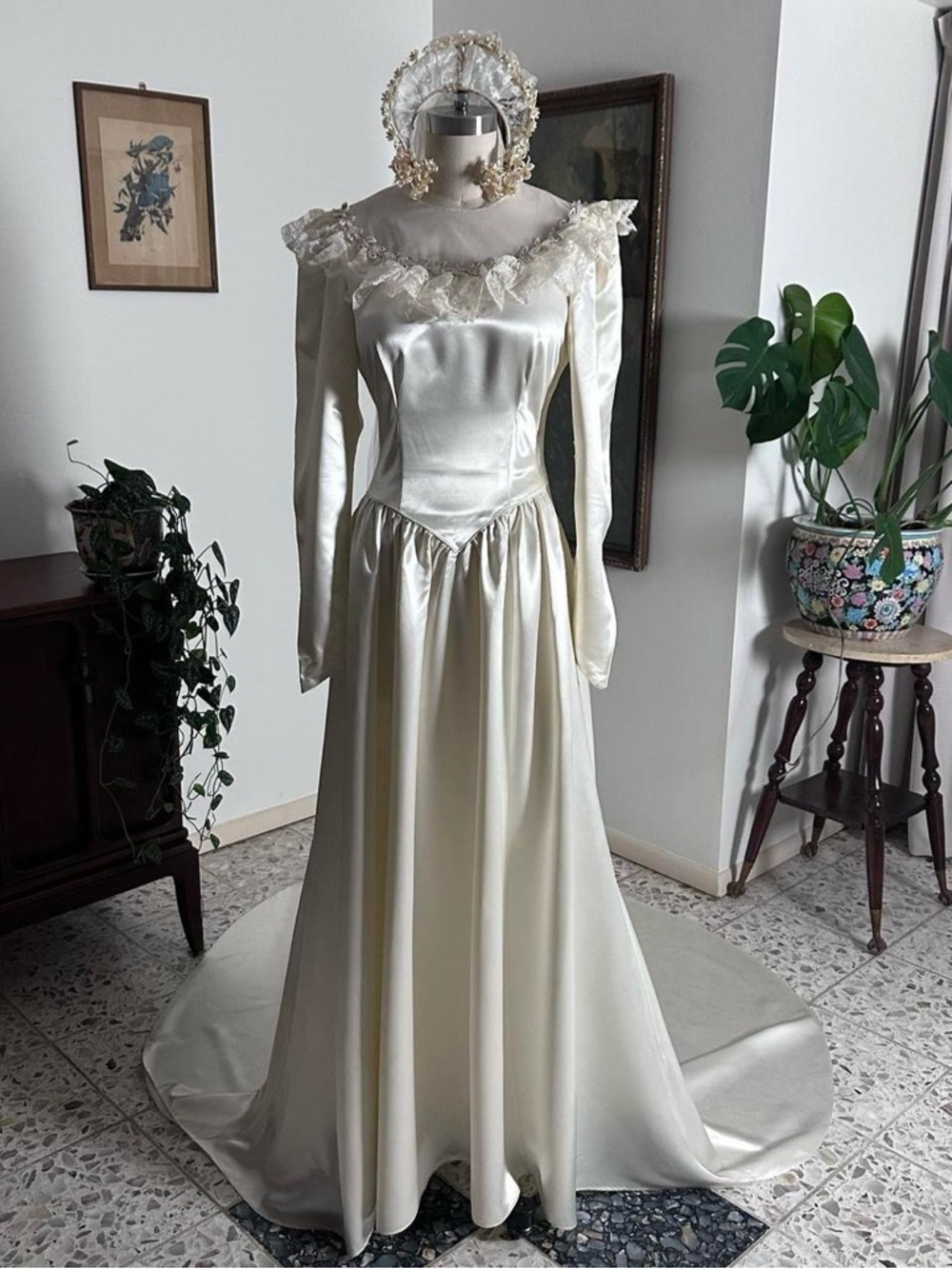 Vintage early mid century 1940s formal beaded pearl satin wedding dress + veil